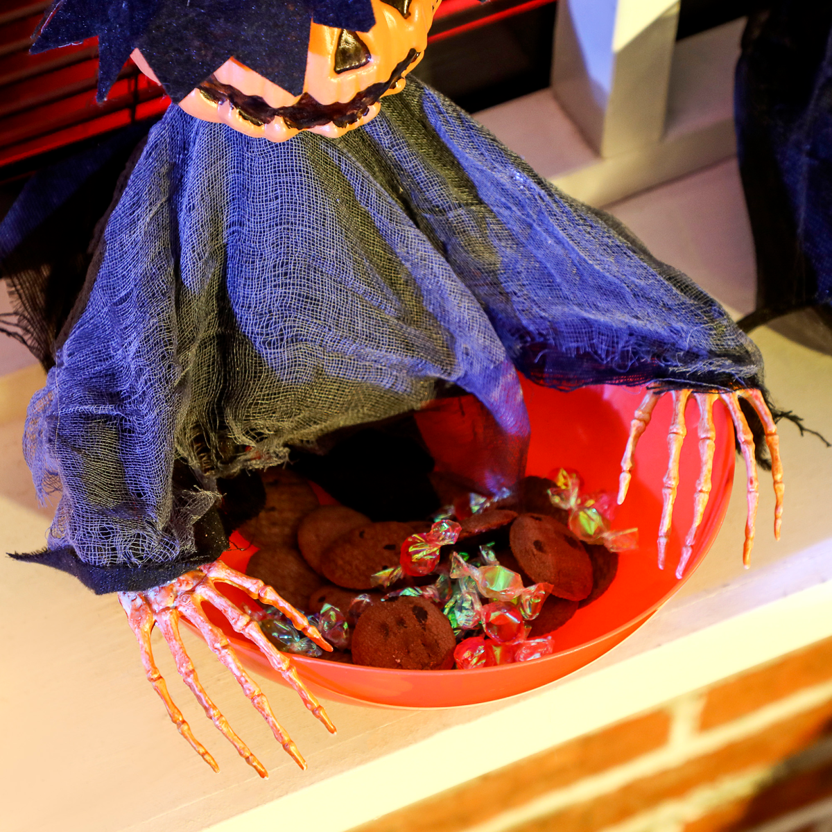 Halloween Ghost Candy Bowls with Sound & Light – 2-Piece Set